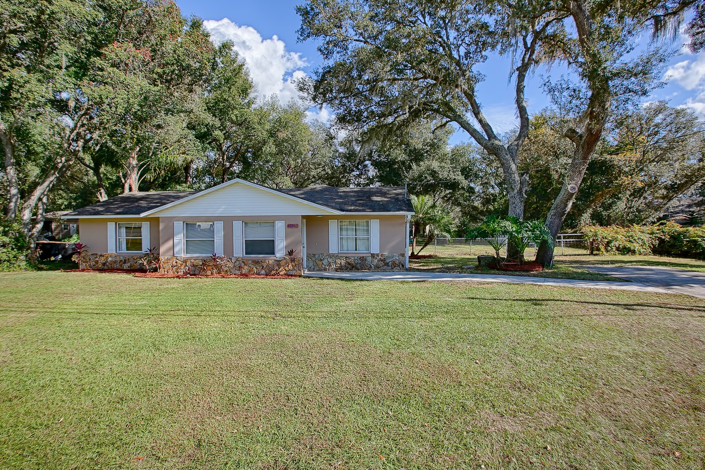 Homes for Sale Close to The Villages, Florida Located in Lady Lake